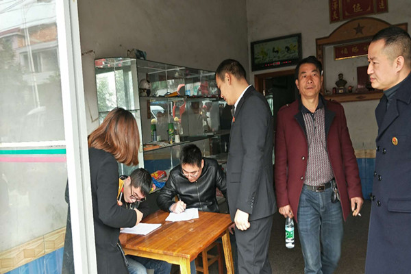攸县人民法院：强制腾房震老赖 司法公正显权威