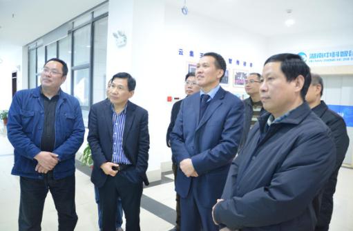 全国职业院校特色专业建设与服务区域产业发展论坛在株洲召开
