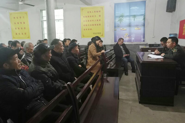 曾富勇到桃水镇盘塘村宣讲党的十九大精神