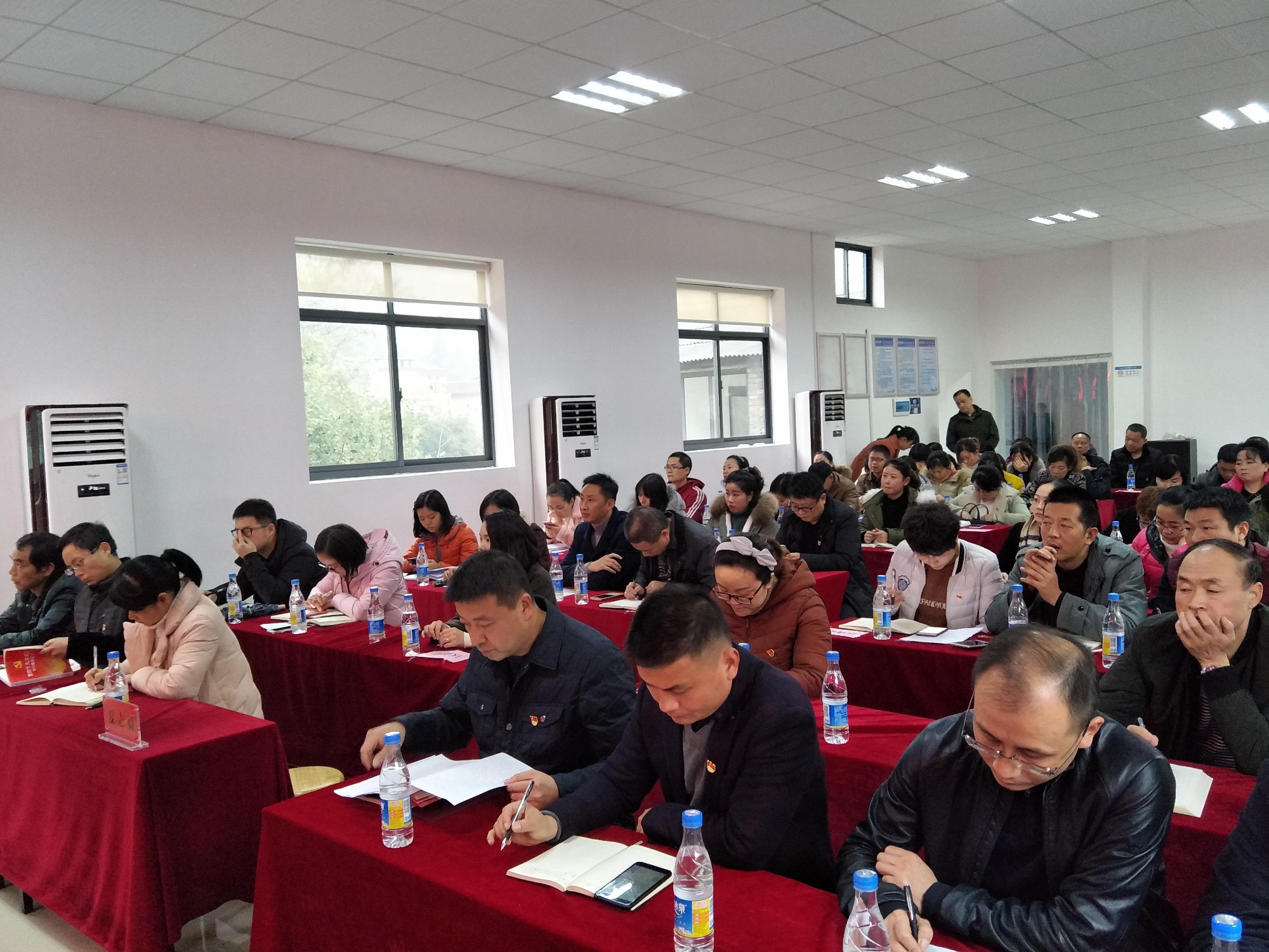 龙泉街道举行党的十九大精神集中宣讲报告会