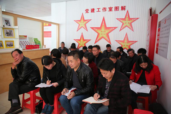 杨喜兰到春联街道春联社区宣讲党的十九大精神