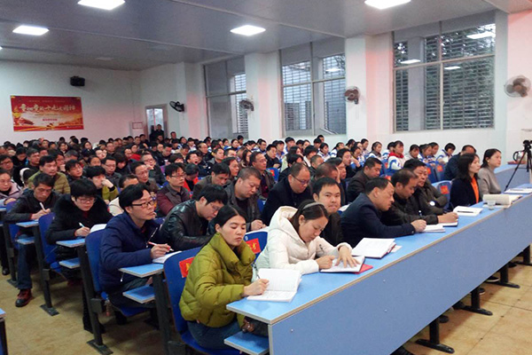 李易常到攸县四中宣讲党的十九大精神