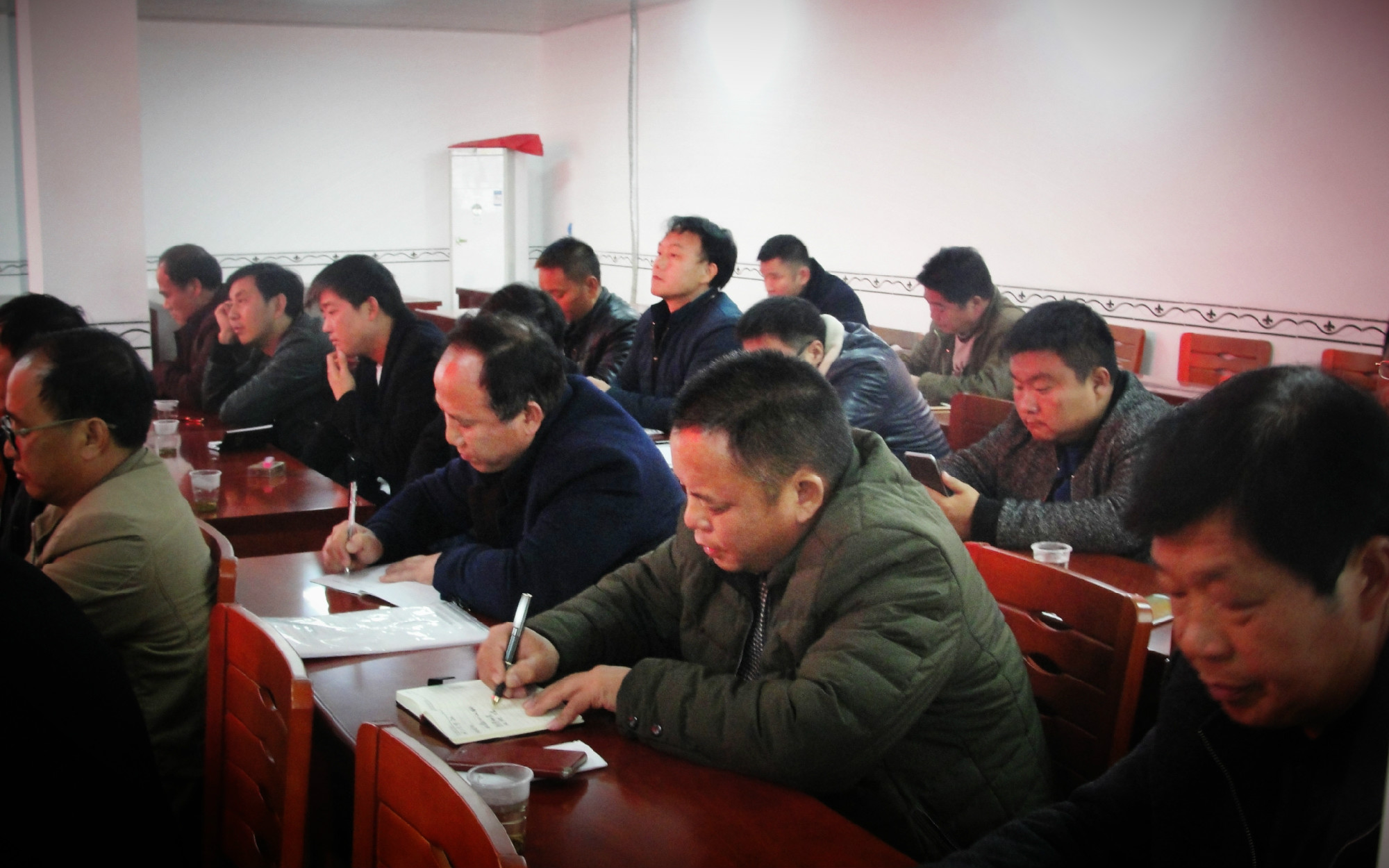 县农综办传达学习党的十九大精神会议