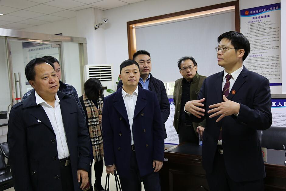 营造非公经济良好环境，组织参加“12•4”公众开放日活动