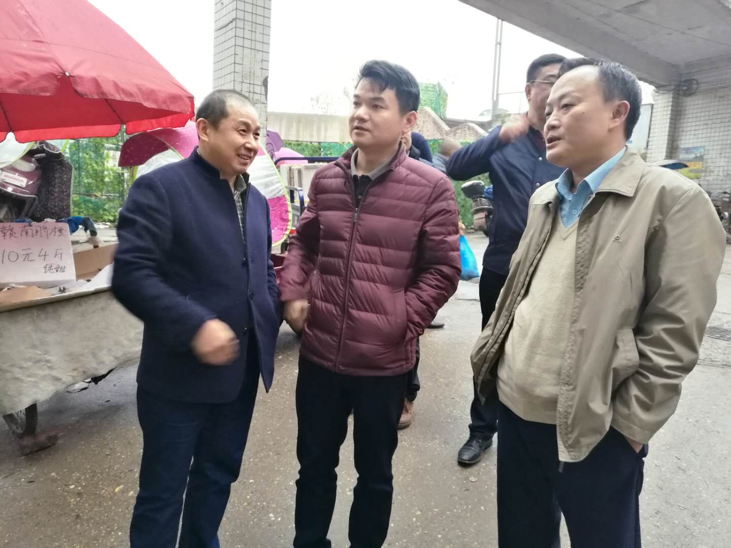 副区长肖立志深入商贸流通企业督查安全生产