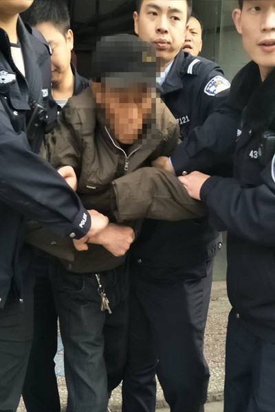 攸县人民法院：强制腾房震老赖 司法公正显权威