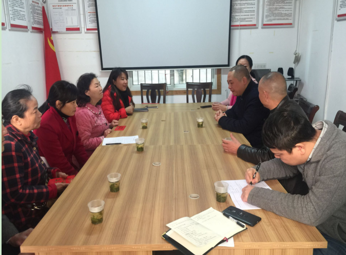 市房产局领导到建设街道操坪社区走访慰问困难群众