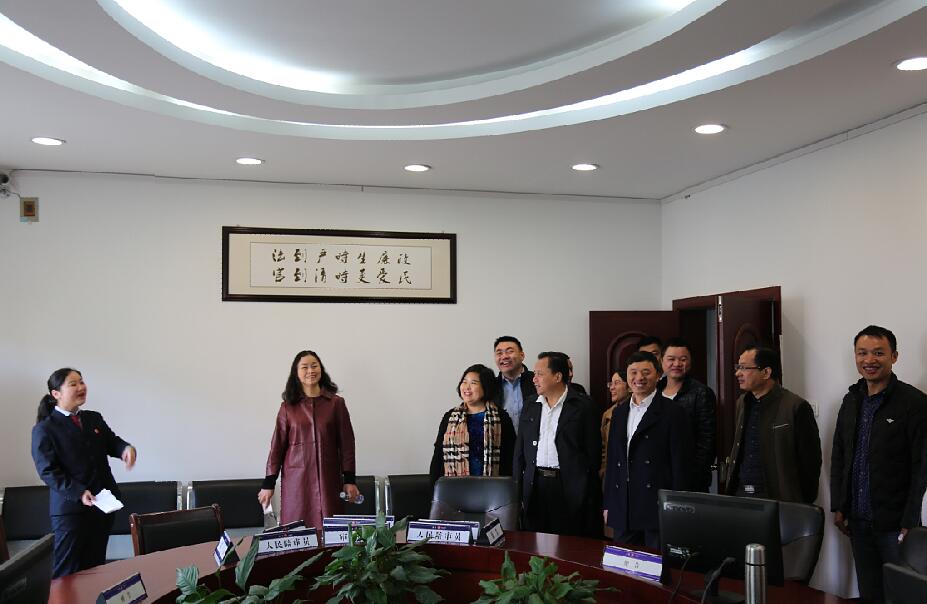 营造非公经济良好环境，组织参加“12•4”公众开放日活动