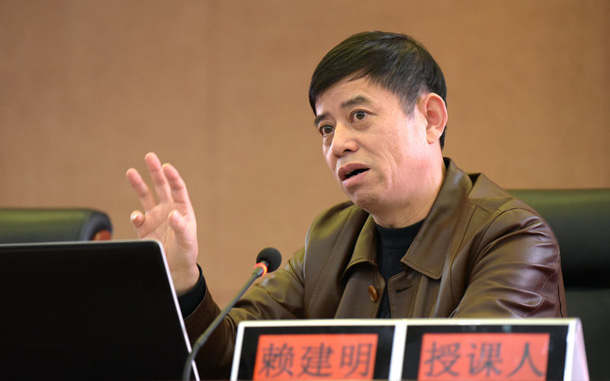 蔡周良主持召开党的十九大精神宣讲报告会