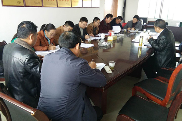 尹诺昂就县人大常委会和“一府两院"工作报告征求人大代表意见