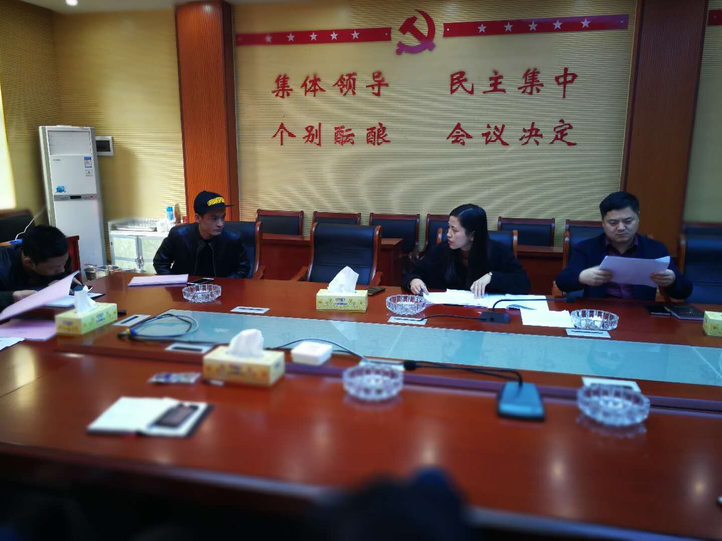 皇图岭镇召开民生100工程项目调度会
