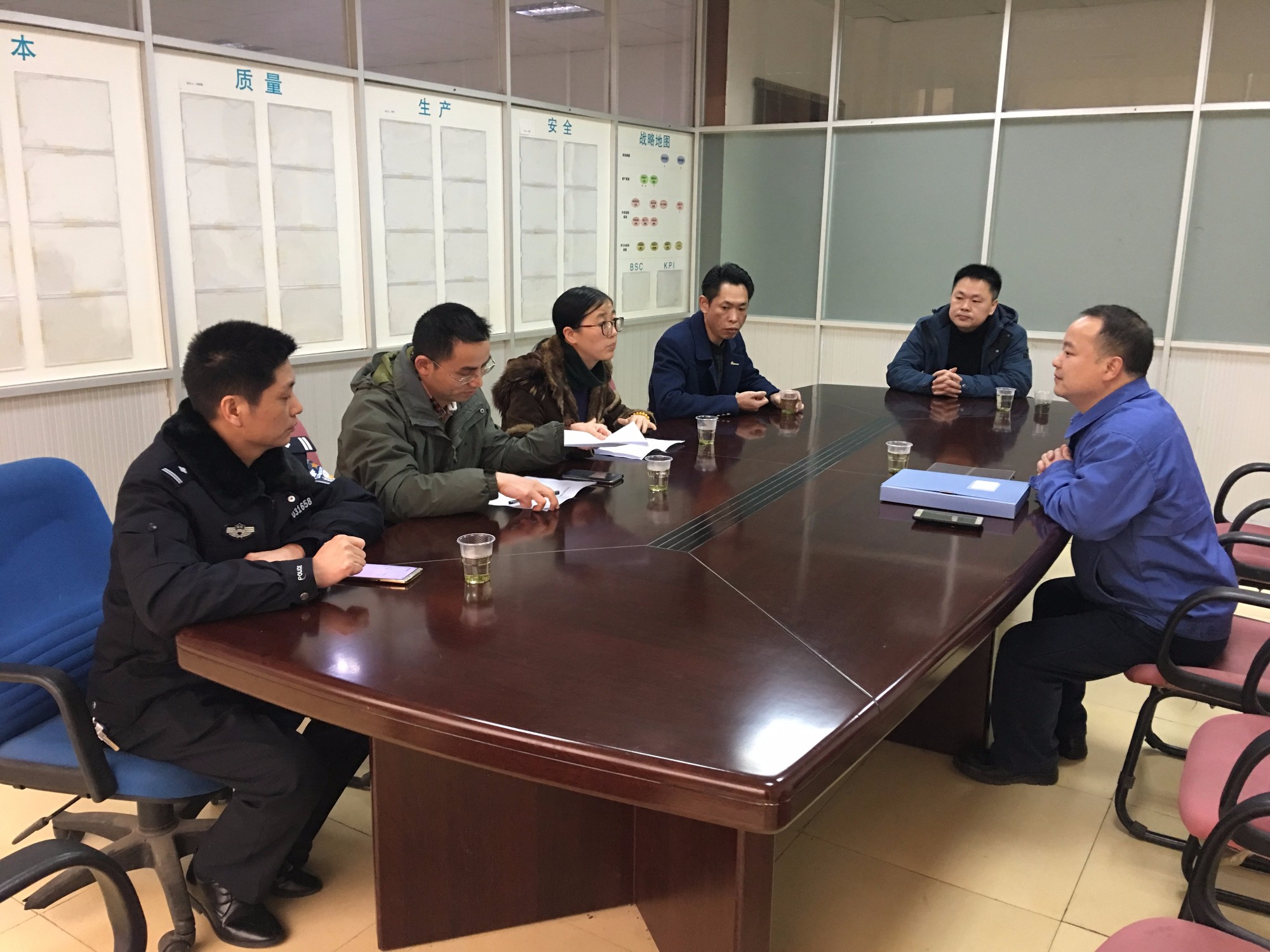 区委政法委一行来枫溪对枫溪辖区平安单位创建候选单位进行检查验收