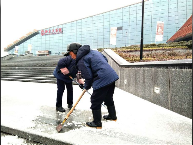 冰雪天,有了他们,我们才温暖安心 ——记天元区冰雪“保卫战”