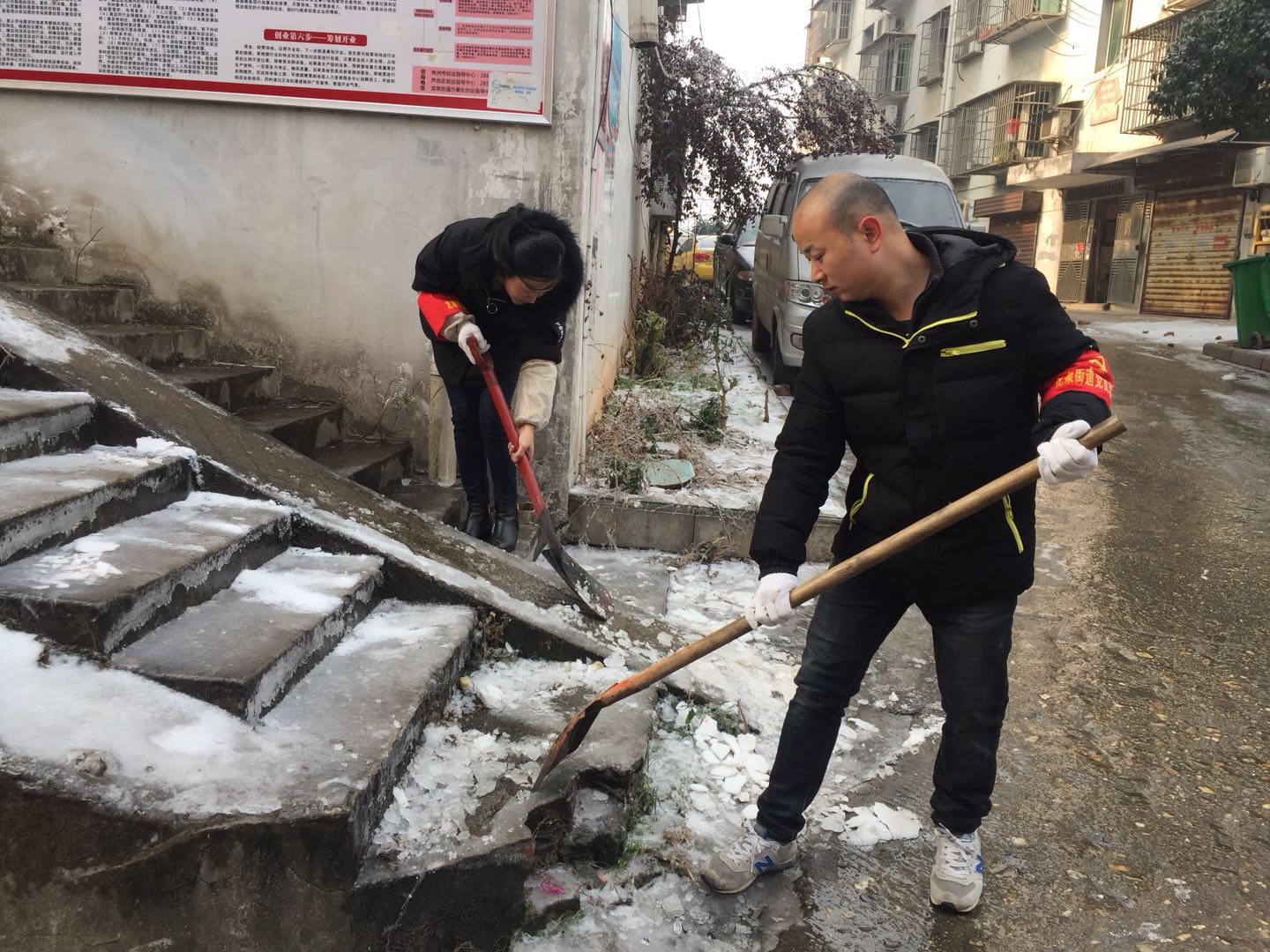 抗击冰雪，龙泉街道在行动！