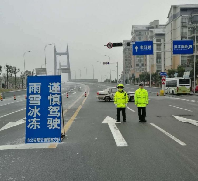 冰雪天,有了他们,我们才温暖安心 ——记天元区冰雪“保卫战”