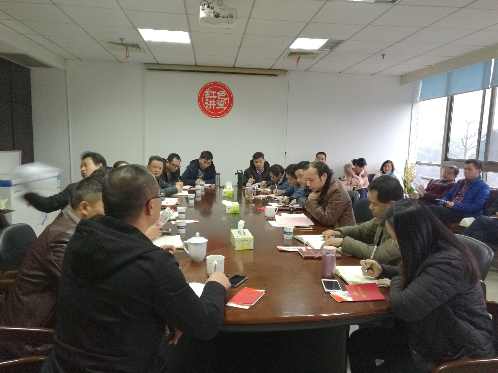 区农村工作局传达学习2018年中央农村工作会议精神