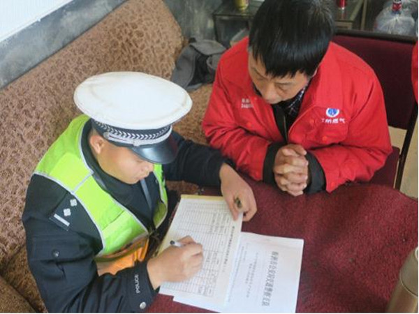 交警大队：深入企业、校园开展安全大检查