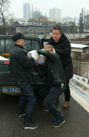 严阵以待，抗击冰雪，贺家土街道在行动