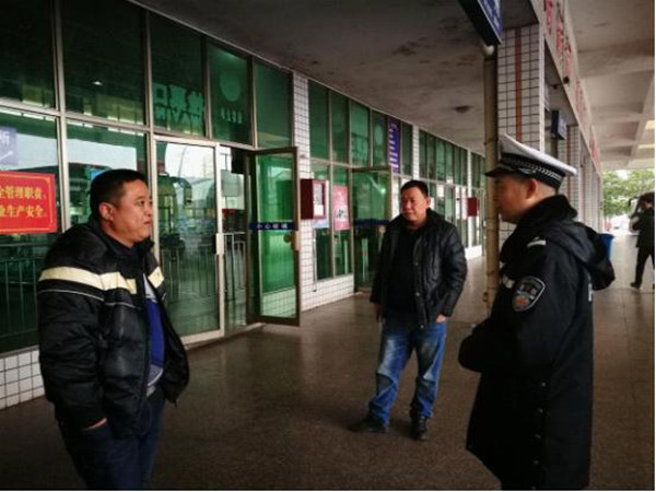 交警大队：深入客运企业开展安全大检查
