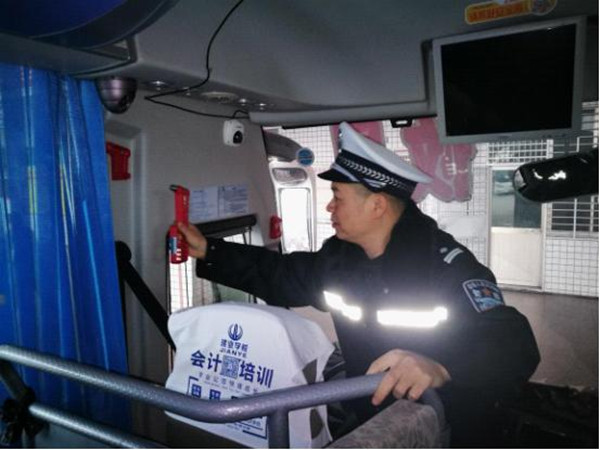 交警大队：深入客运企业开展安全大检查
