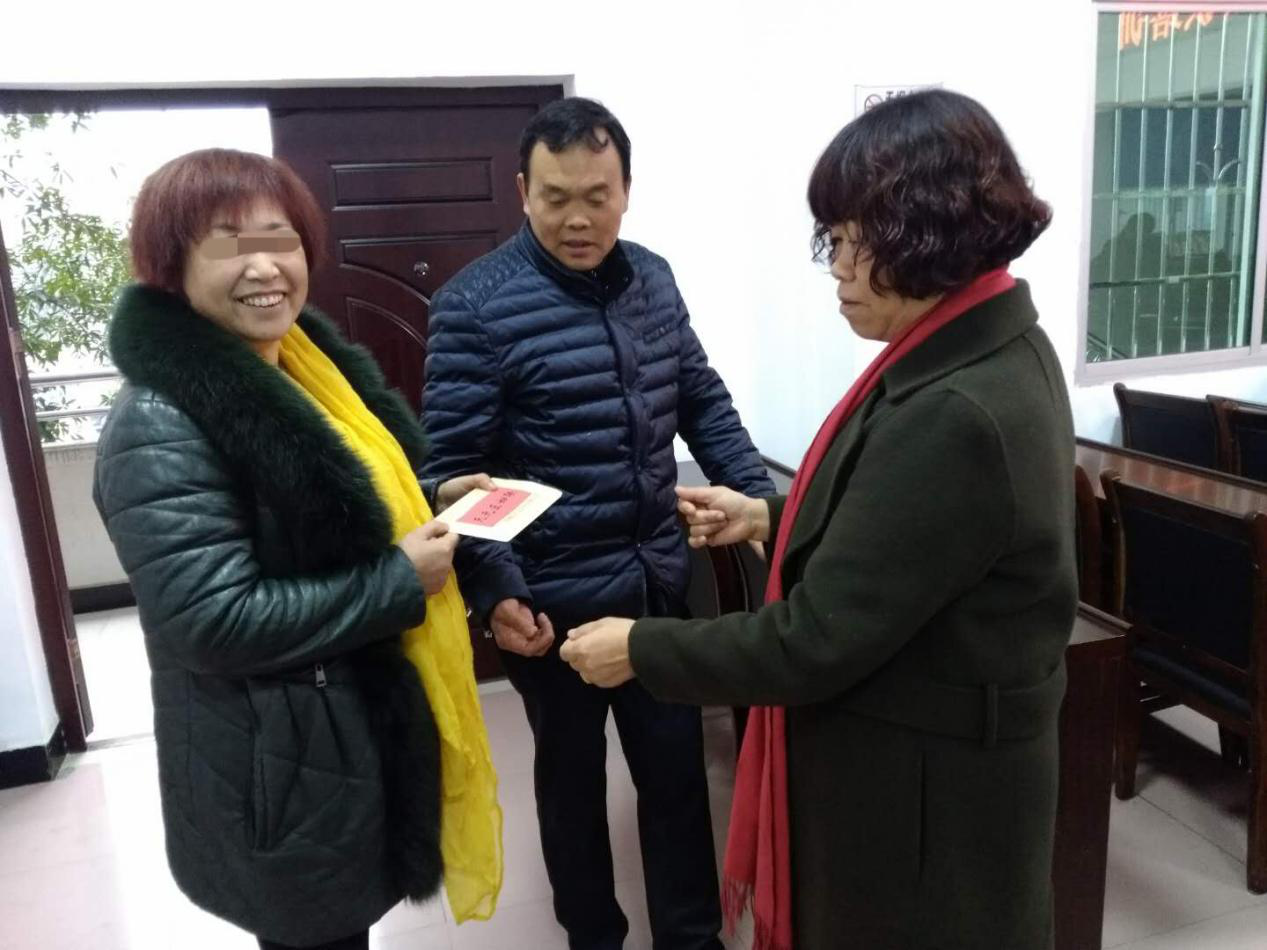 天元区妇联节前慰问“两癌”困难妇女