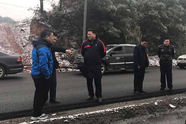应对冰雪天：彭顺昌率队督查电力供应和交通安全工作
