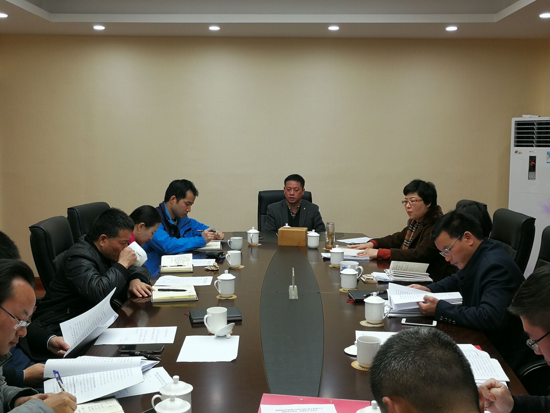 市政府经济金融办举行2018年理论中心组第一次集中学习