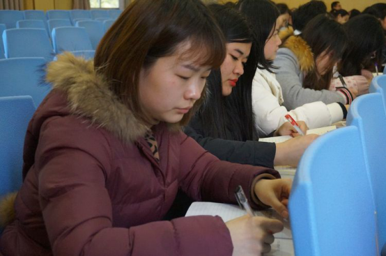 白鹤盟校特邀区委讲师团陶理宣讲党的十九大精神