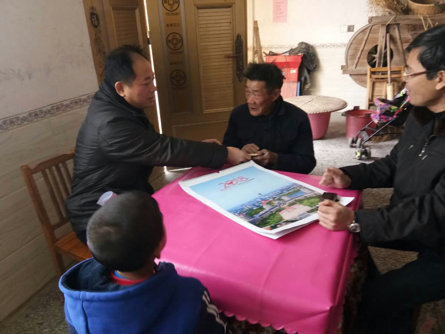 常务副区长到茶陵县麻园村开展春节慰问