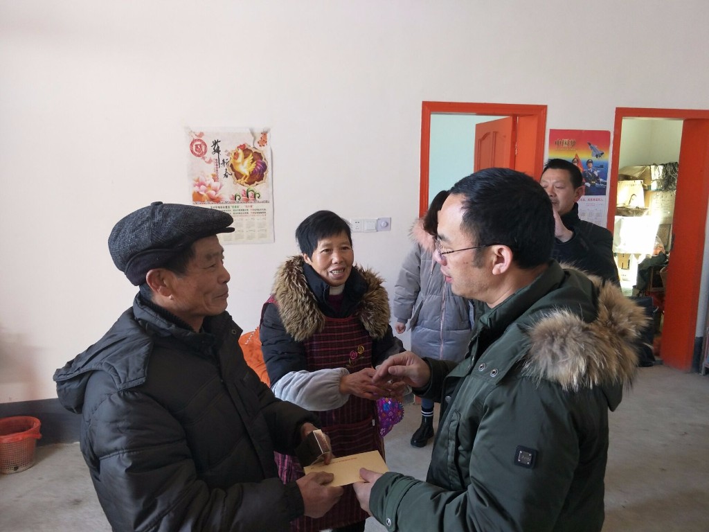 心系扶贫——区教育局局长朱金辉赴炎陵帮扶慰问困难群众