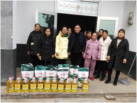 区统计局春节慰问城乡住户调查记账户