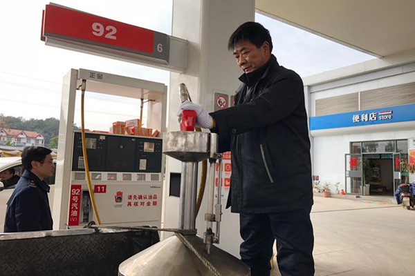 迎新春：攸县开展车辆检测和汽油计量检查行动
