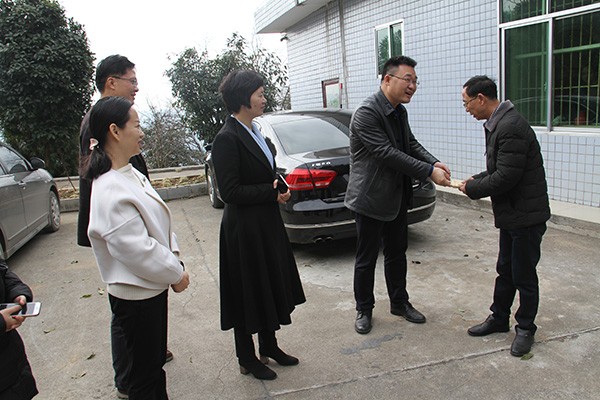 【我们的节日】温暖新春：杨喜兰、李易常、罗曼走访慰问紫云峰广电职工