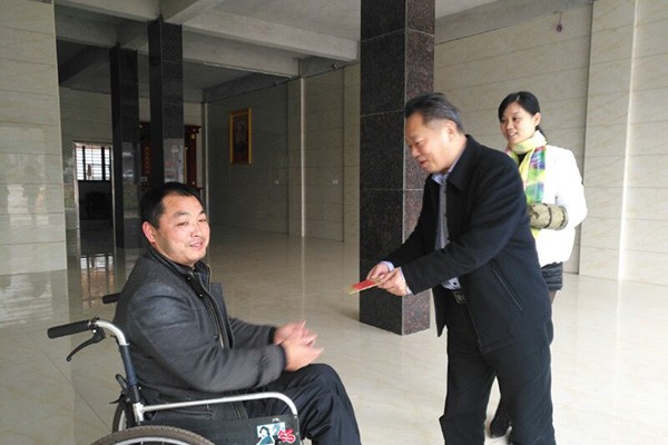 温暖新春：尹诺昂走访慰问光荣院老人及伤残军人、五保户