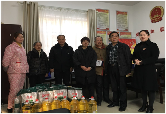 区统计局春节慰问城乡住户调查记账户