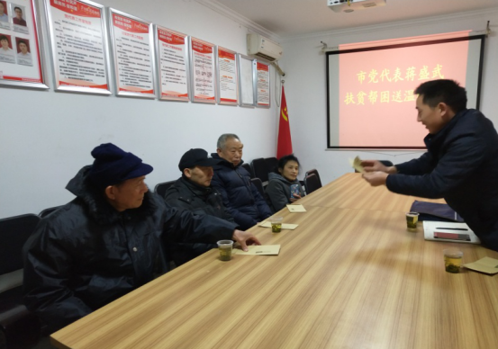市党代表蒋盛武走进建设街道何家坳社区进行春节慰问，扶贫济困解民忧