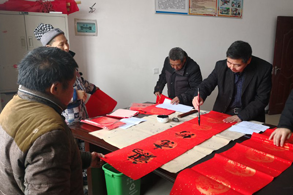余明刚来攸视察扶贫工作 提前为贫困户送上新春祝福