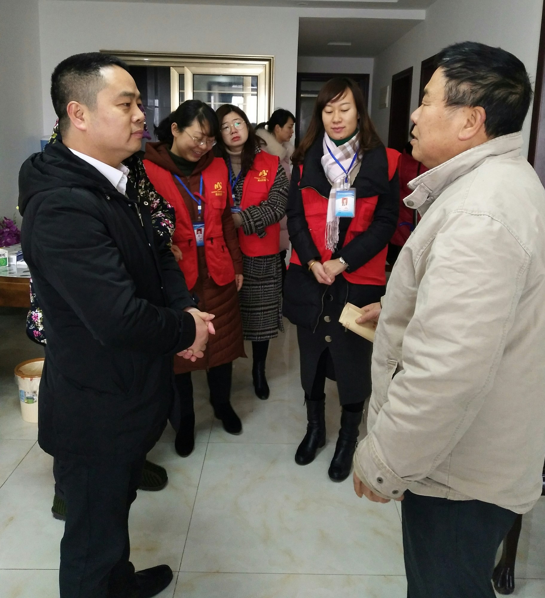 寒冬慰问送温暖 爱心真情暖人心