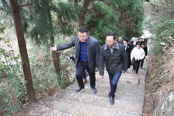 【我们的节日】温暖新春：杨喜兰、李易常、罗曼走访慰问紫云峰广电职工