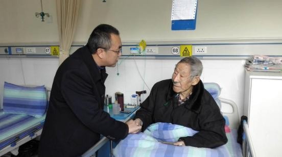 市国资委党委班子成员分赴国资国企慰问生活困难党员和职工
