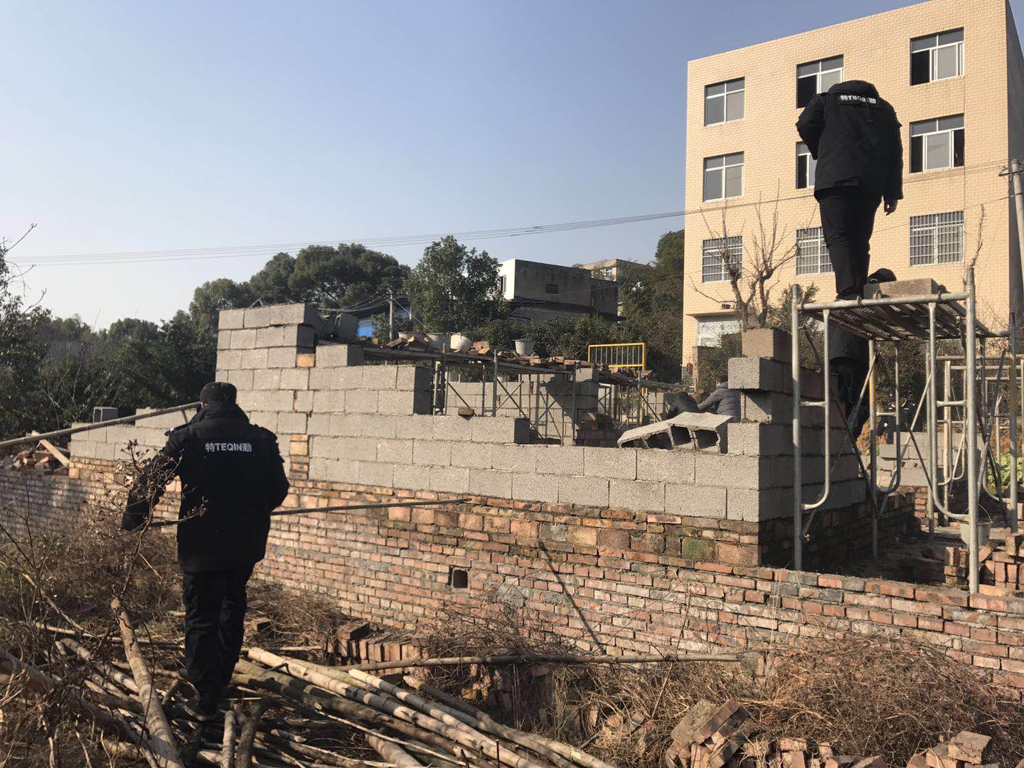 枫溪街道拆除枫燎社区内违法建筑