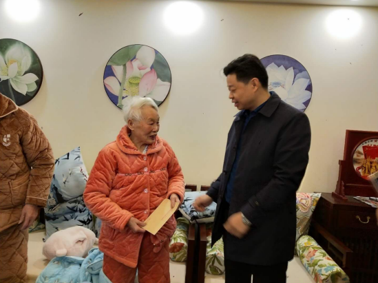 建设街道党工委书记林子其到建设街道操坪社区走访慰问烈士家属