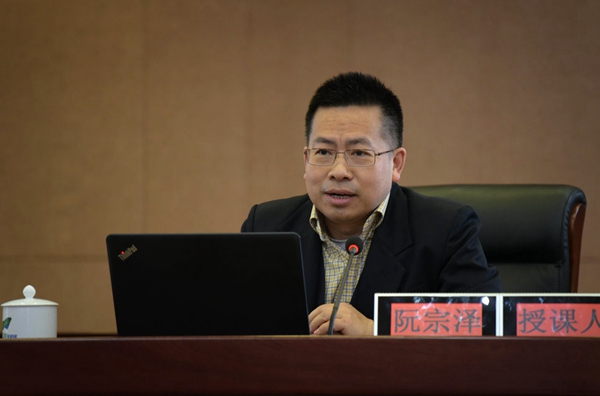 经开区、云龙示范区党工委中心组集中学习