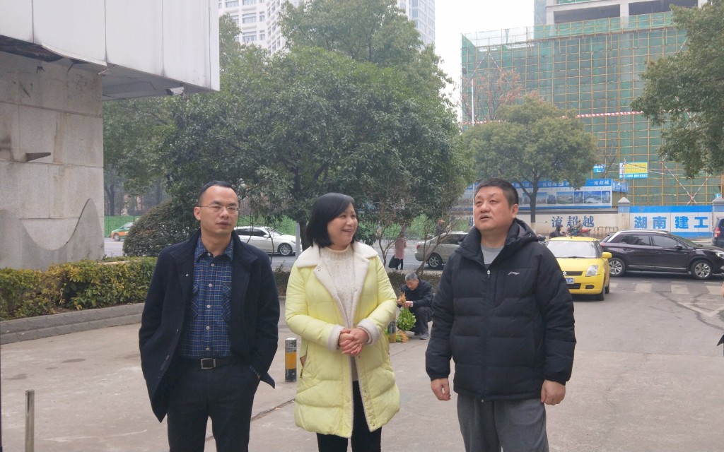 区人大副主任曹运社走访慰问困难党员教师