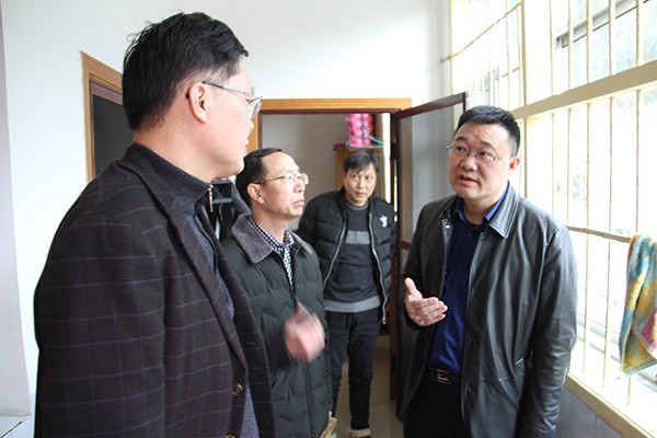 【我们的节日】温暖新春：杨喜兰、李易常、罗曼走访慰问紫云峰广电职工