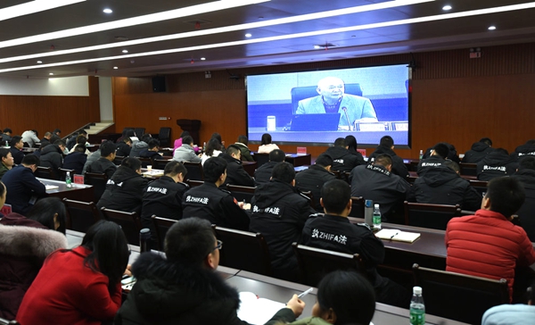 经开区、云龙示范区党工委中心组集中学习