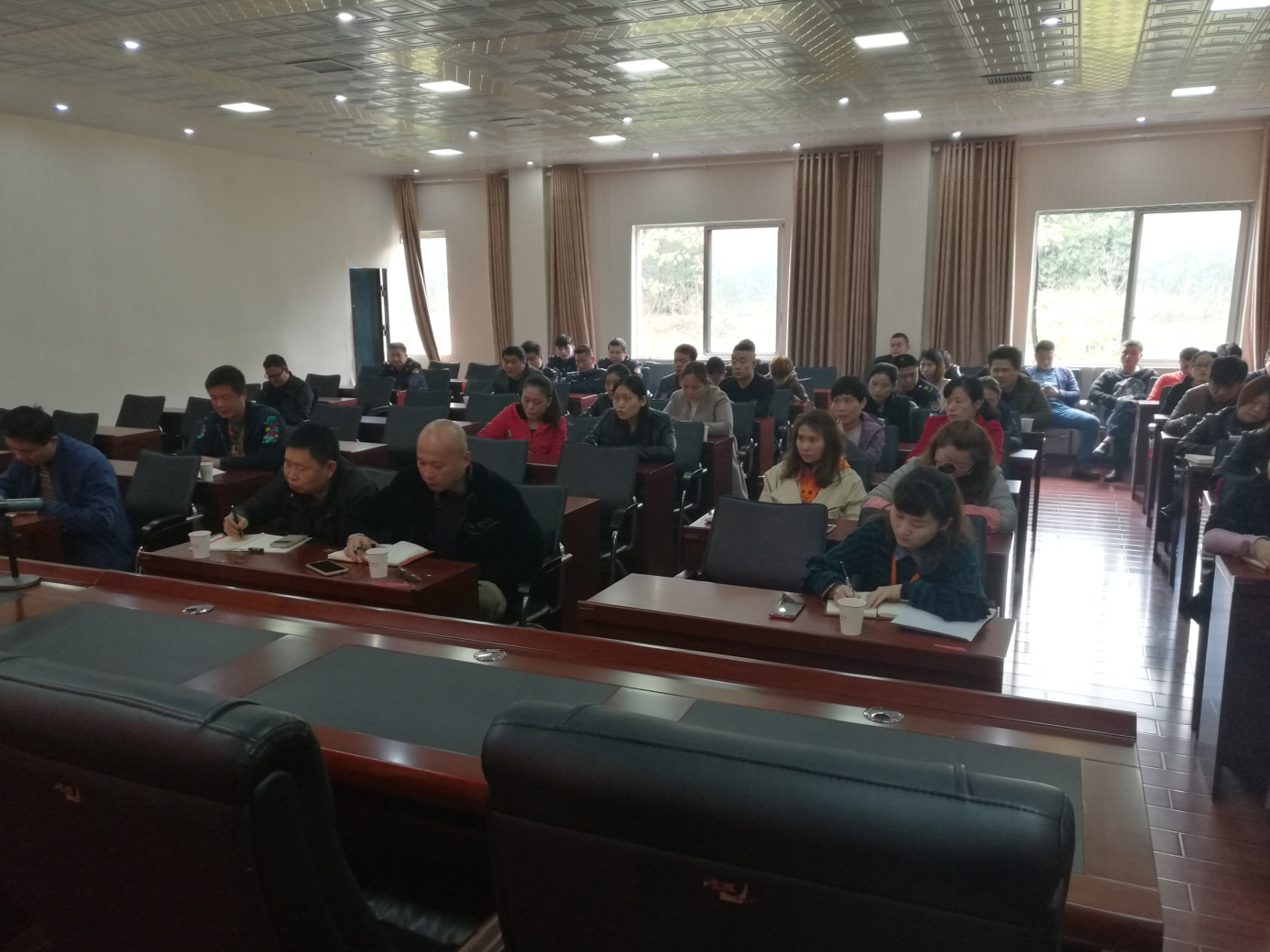 庆云街道以《学伟人邓小平的为人处世》为题组织学习党课