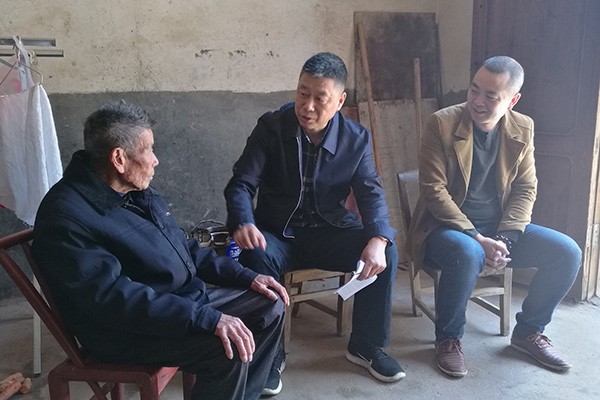 周恕、尹诺昂率帮扶队在万美村开展脱贫攻坚巩固提升工作