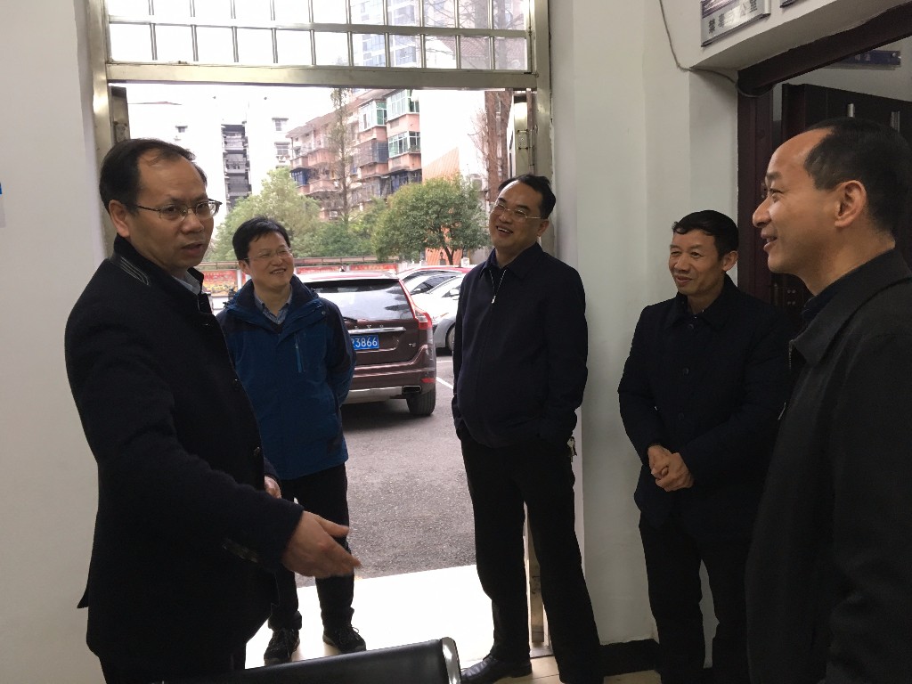 市司法局局长龙松林一行到董家塅司法所调研