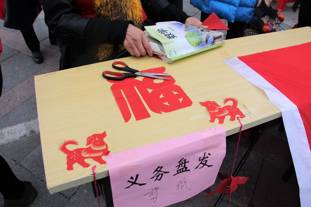 弘扬雷锋精神，做新时代雷锋传人